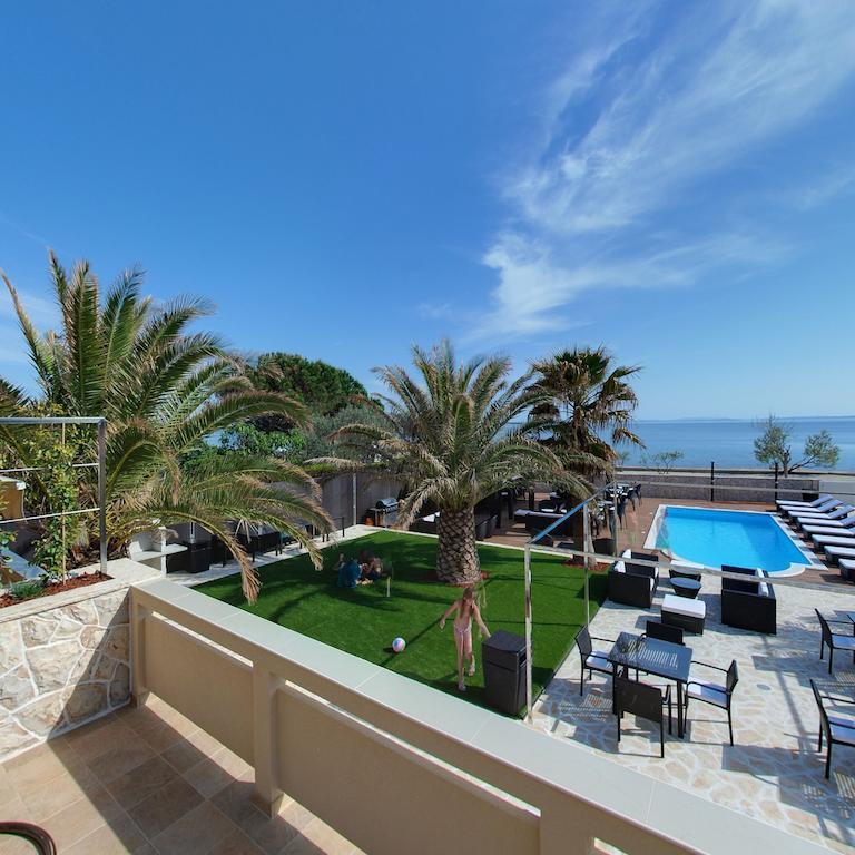 Paradise Resort Vanesa Vir Bilik gambar